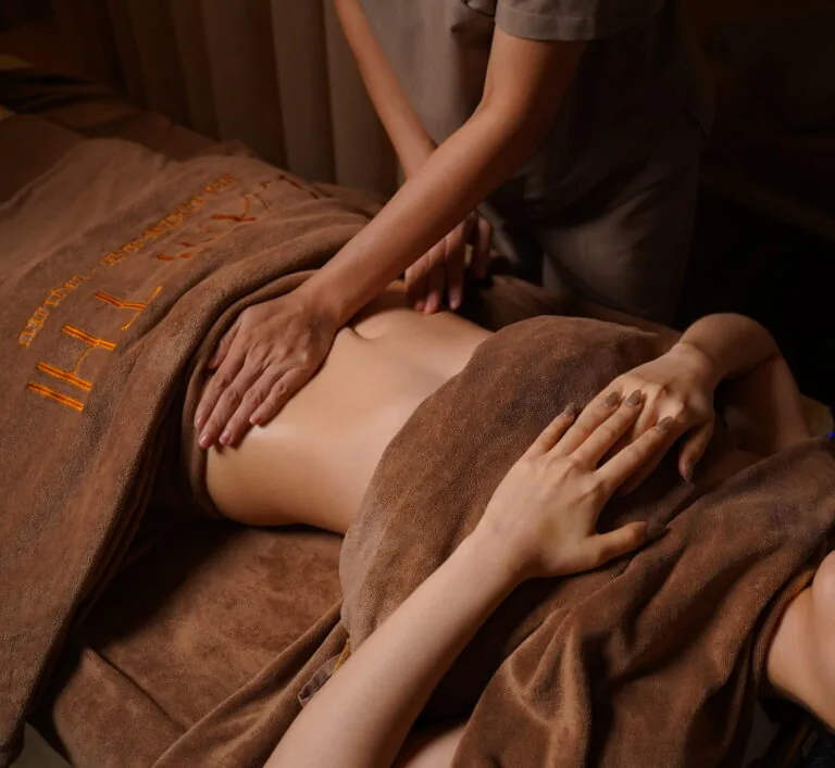 Massage thư giãn toàn thân tại Lam Thị Spa