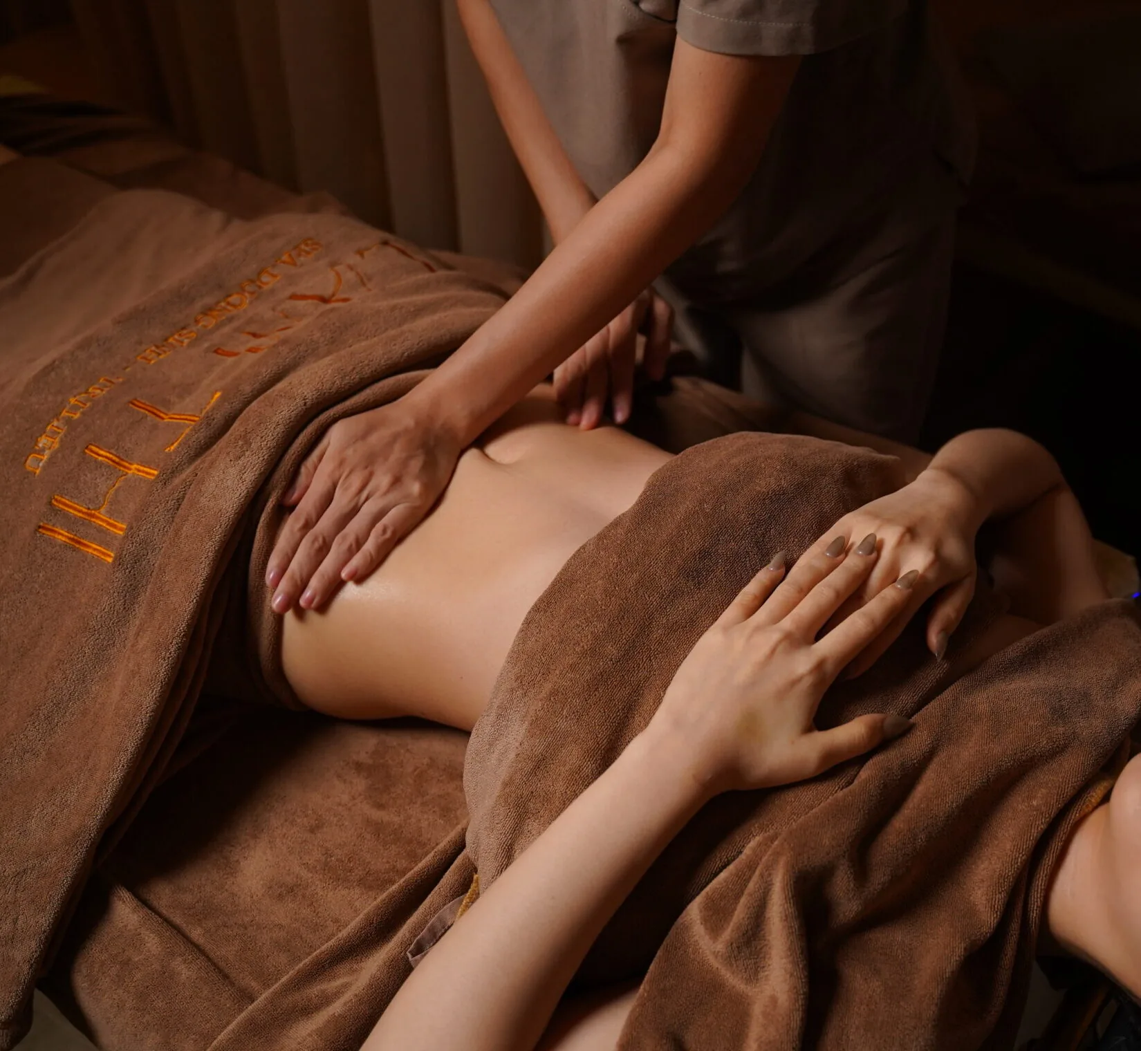 Massage thư giãn toàn thân tại Lam Thị Spa