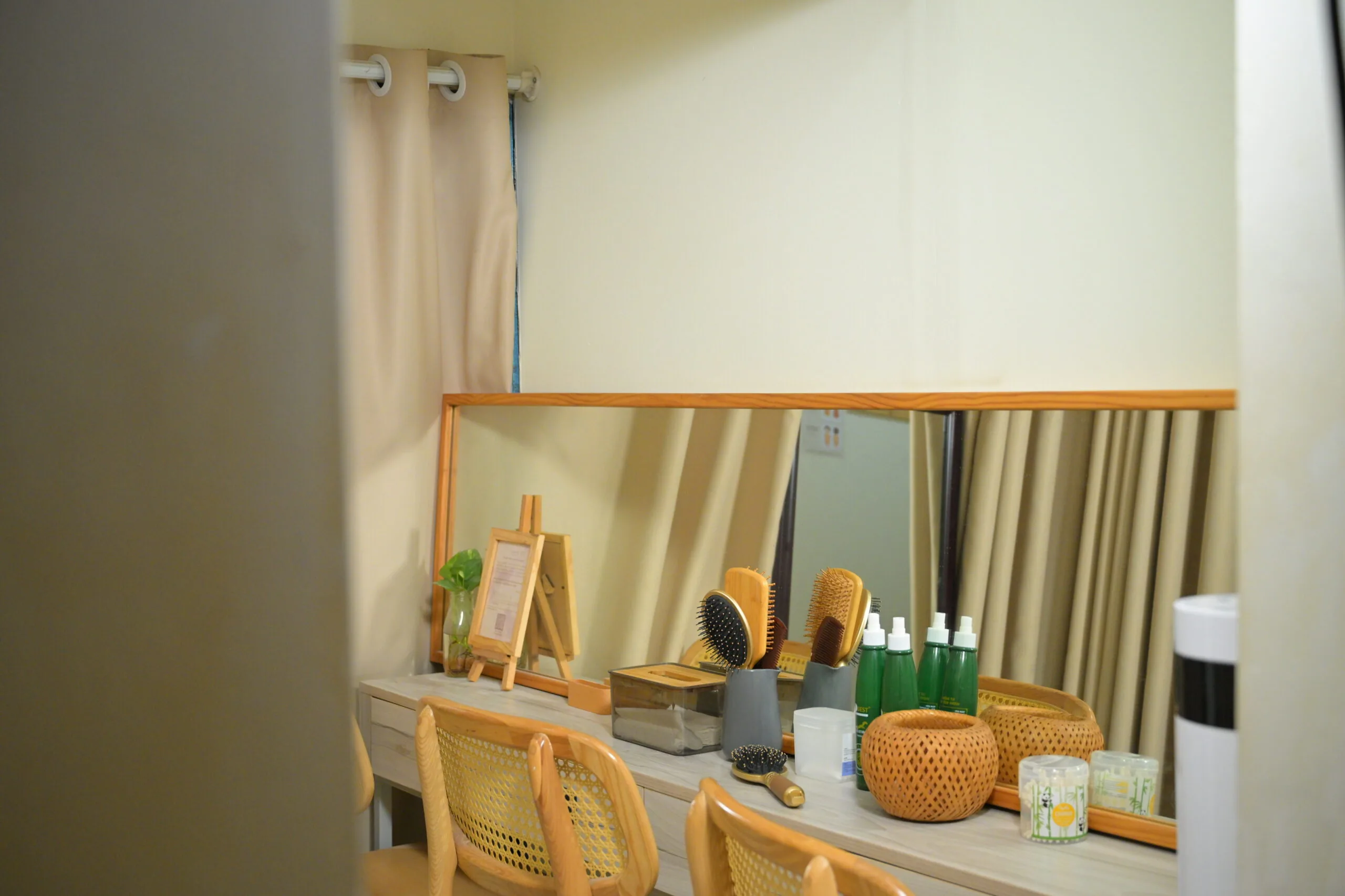 Bàn trang điểm sau liệu trình tại Lam Thị Spa