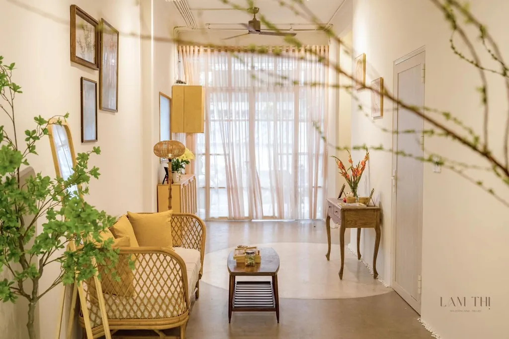 Không gian sáng, nhiều cây xanh tại chi nhánh Tân Định